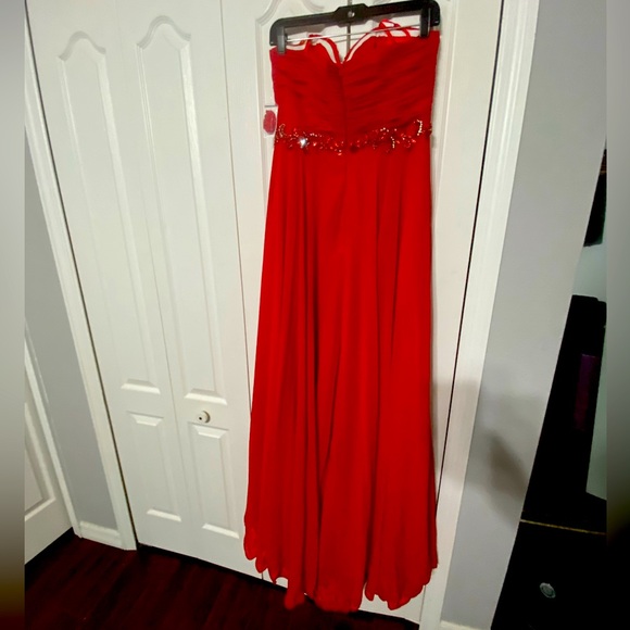 “Camille La Vie” Red Chiffon Embellished Sweetheart neckline gown. - Picture 2 of 9